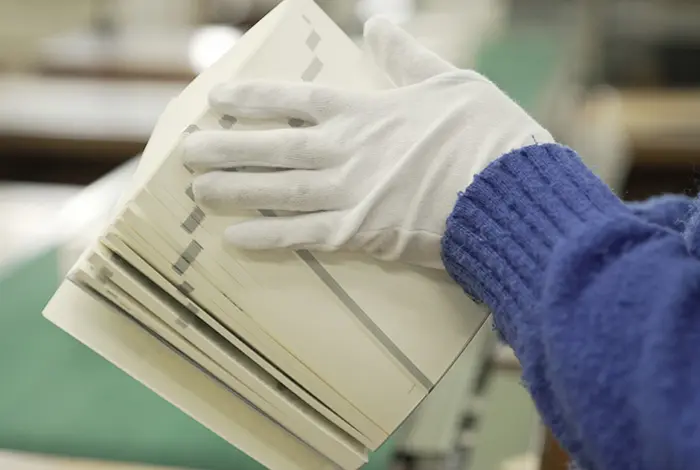 三省堂印刷の匠の話「最後は職人による仕上げ」